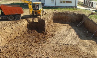 Рытье котлованов под фундамент в Сергиевом Посаде – цена от 2590 руб. за м3 | ИП Садыков В. Р.