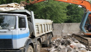 Вывоз строительного мусора с участка в Сергиевом Посаде недорого от 1554 руб. | ИП Садыков В. Р.